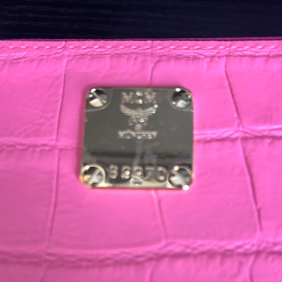 MCM LIKE NEW limited edition pink amazing condition - Picture 2 of 16